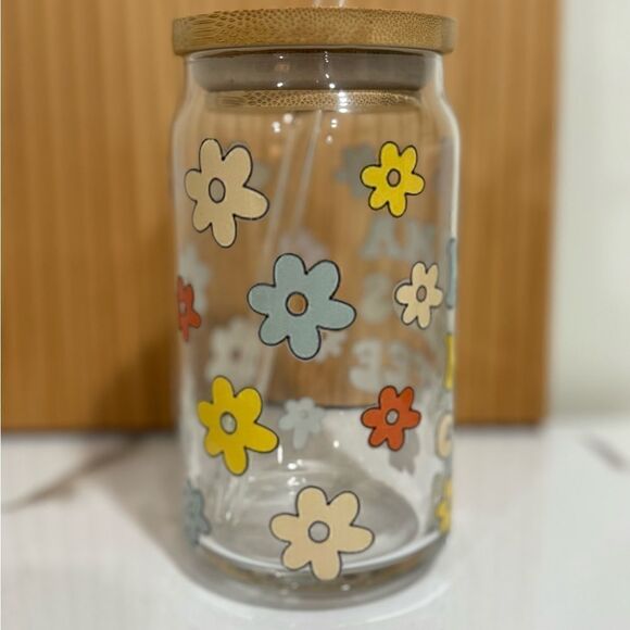 MAMA NEEDS A COFFEE GLASS CUP NWT - Picture 3 of 4